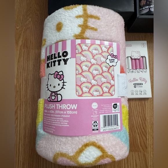 {Hello Kitty} bundle - Picture 2 of 16